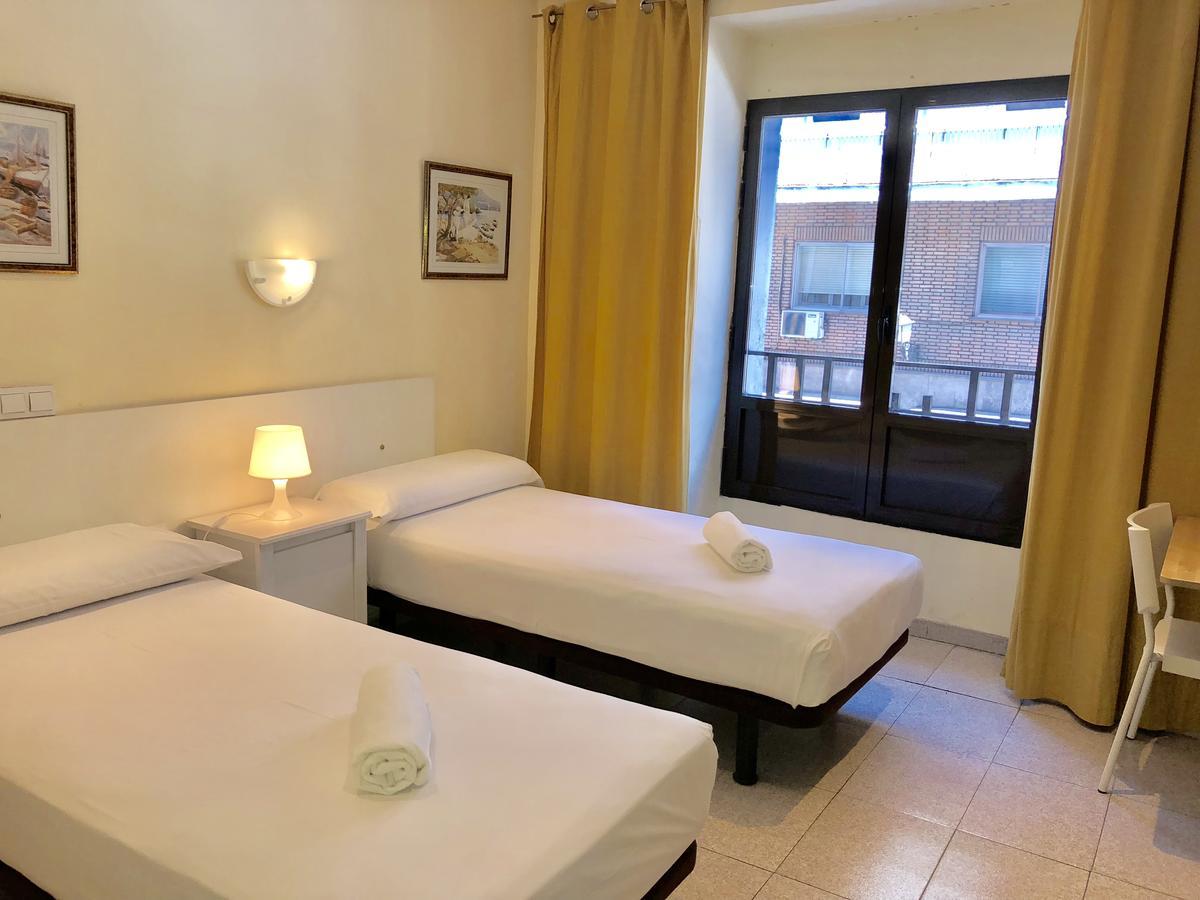 Hostal Arriaza มาดริด ภายนอก รูปภาพ