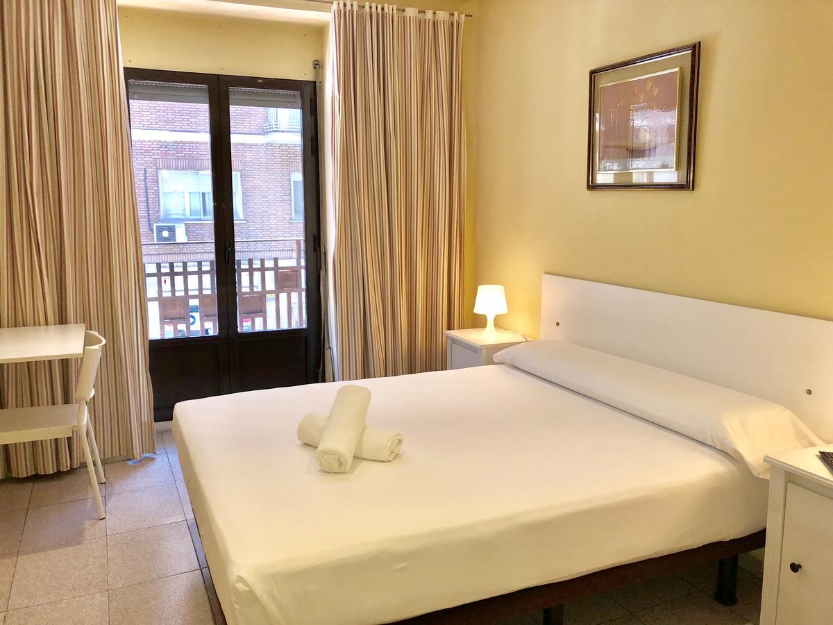 Hostal Arriaza มาดริด ภายนอก รูปภาพ