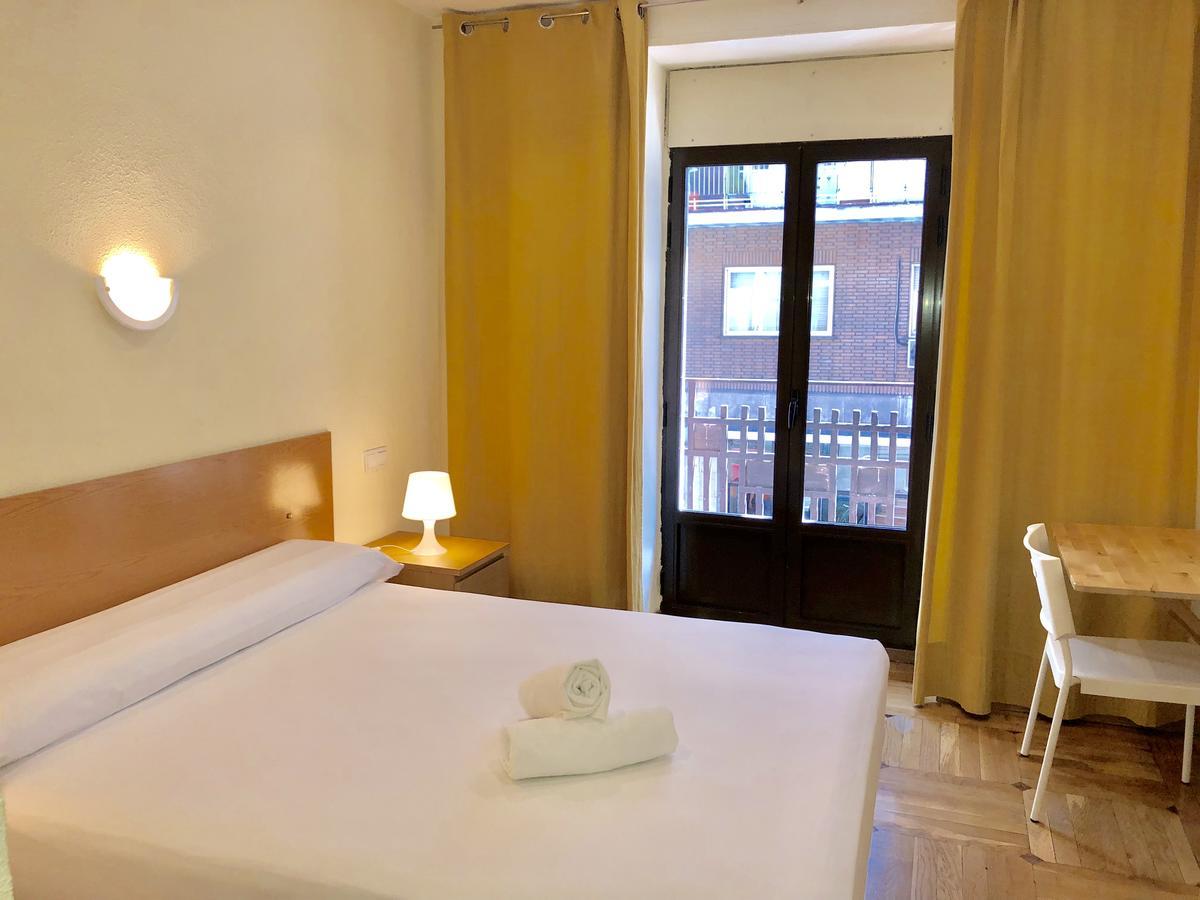 Hostal Arriaza มาดริด ภายนอก รูปภาพ