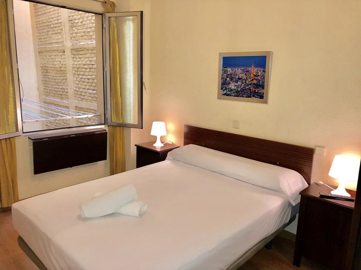 Hostal Arriaza มาดริด ภายนอก รูปภาพ