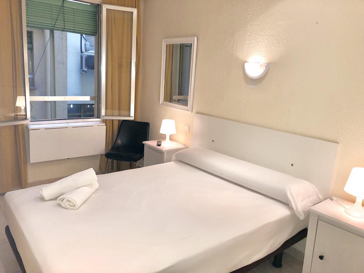 Hostal Arriaza มาดริด ภายนอก รูปภาพ