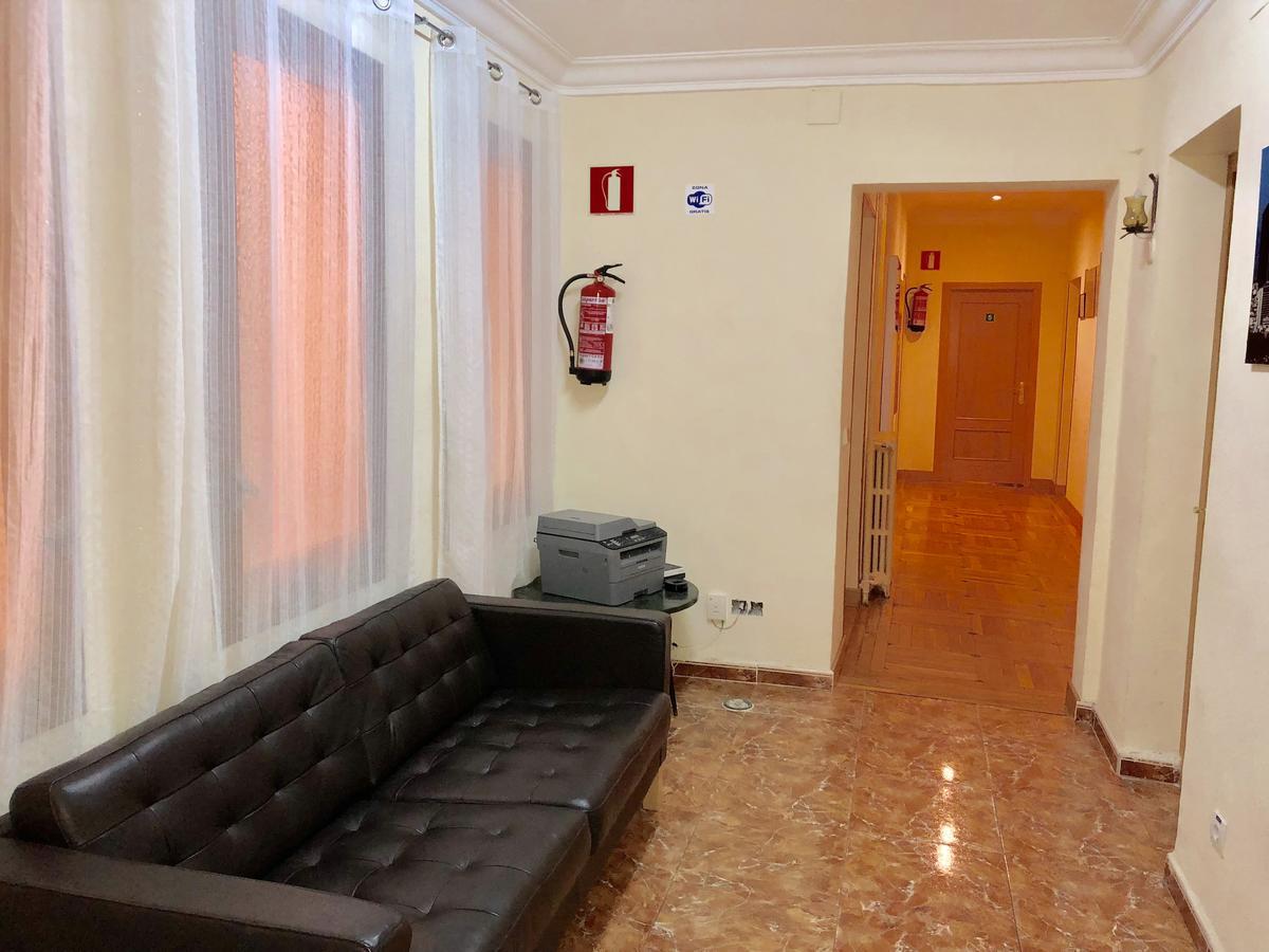 Hostal Arriaza มาดริด ภายนอก รูปภาพ