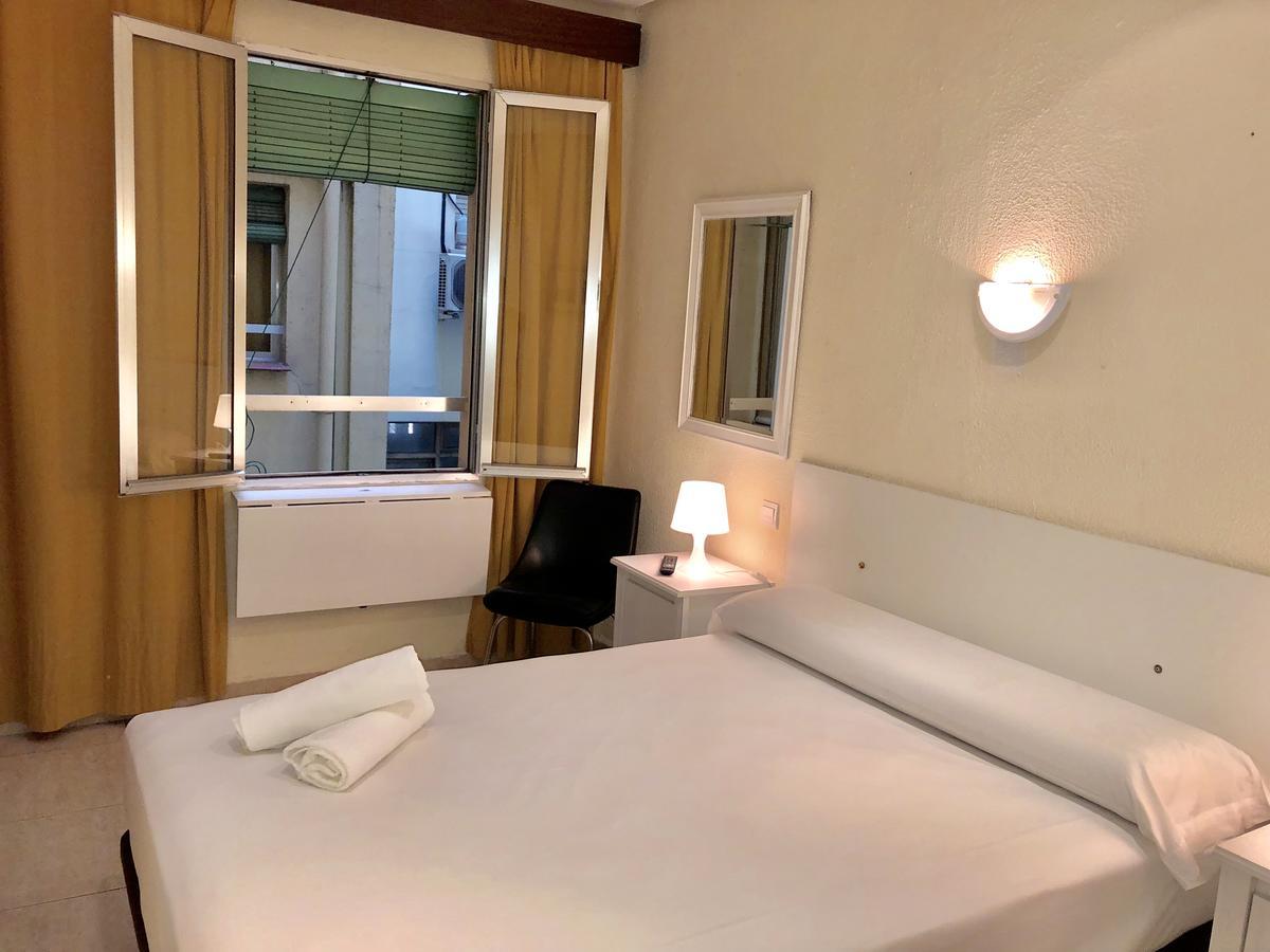 Hostal Arriaza มาดริด ภายนอก รูปภาพ