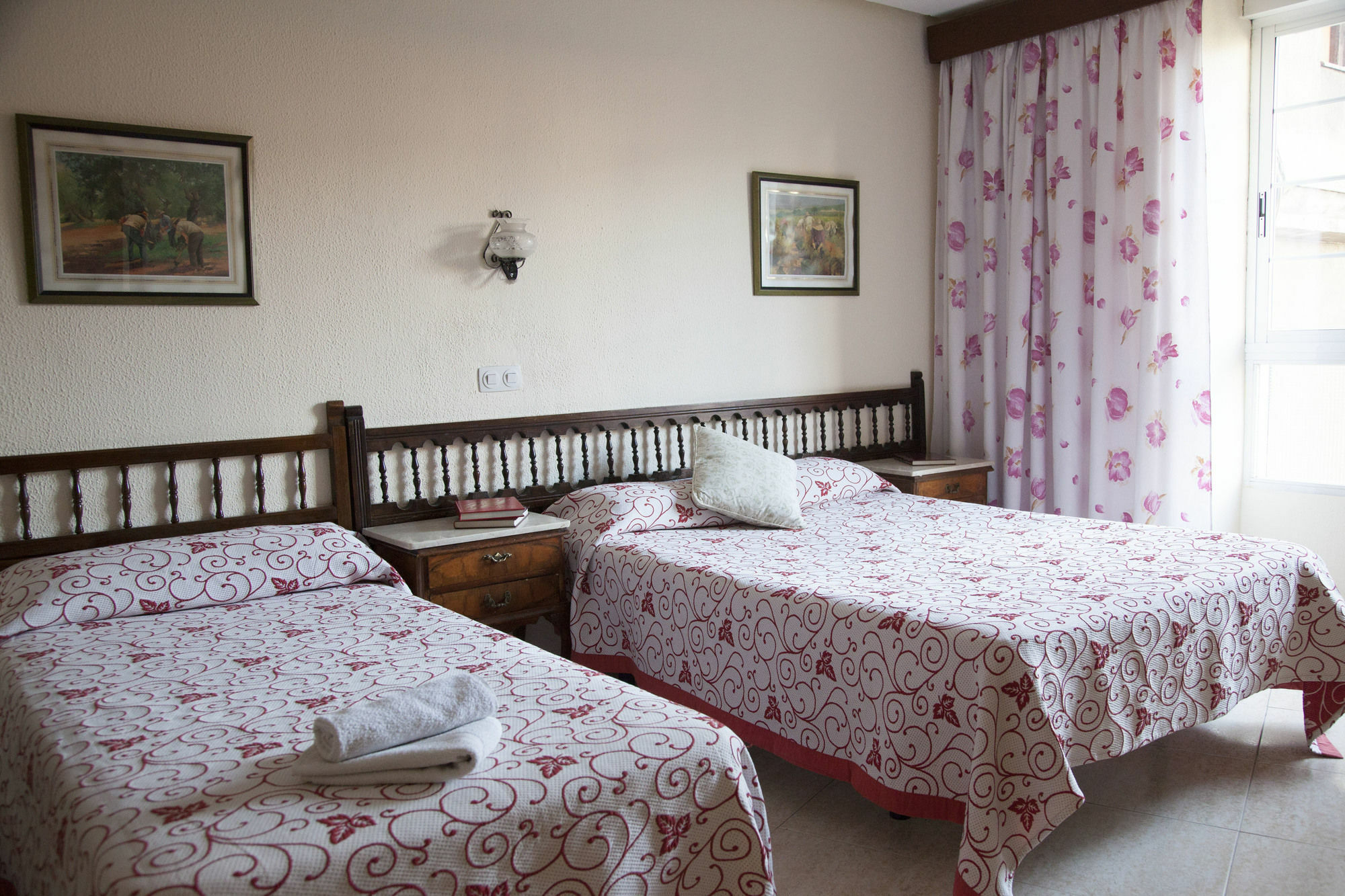 Hostal Arriaza มาดริด ภายนอก รูปภาพ
