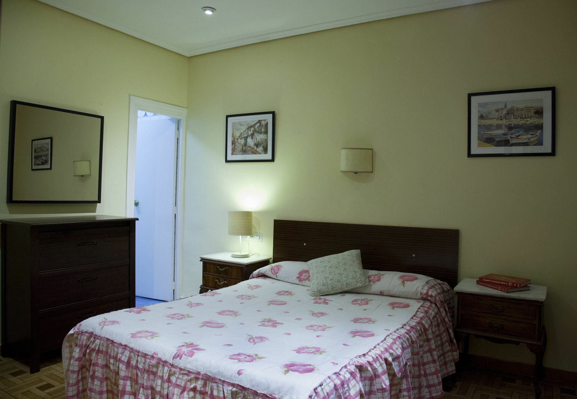 Hostal Arriaza มาดริด ภายนอก รูปภาพ