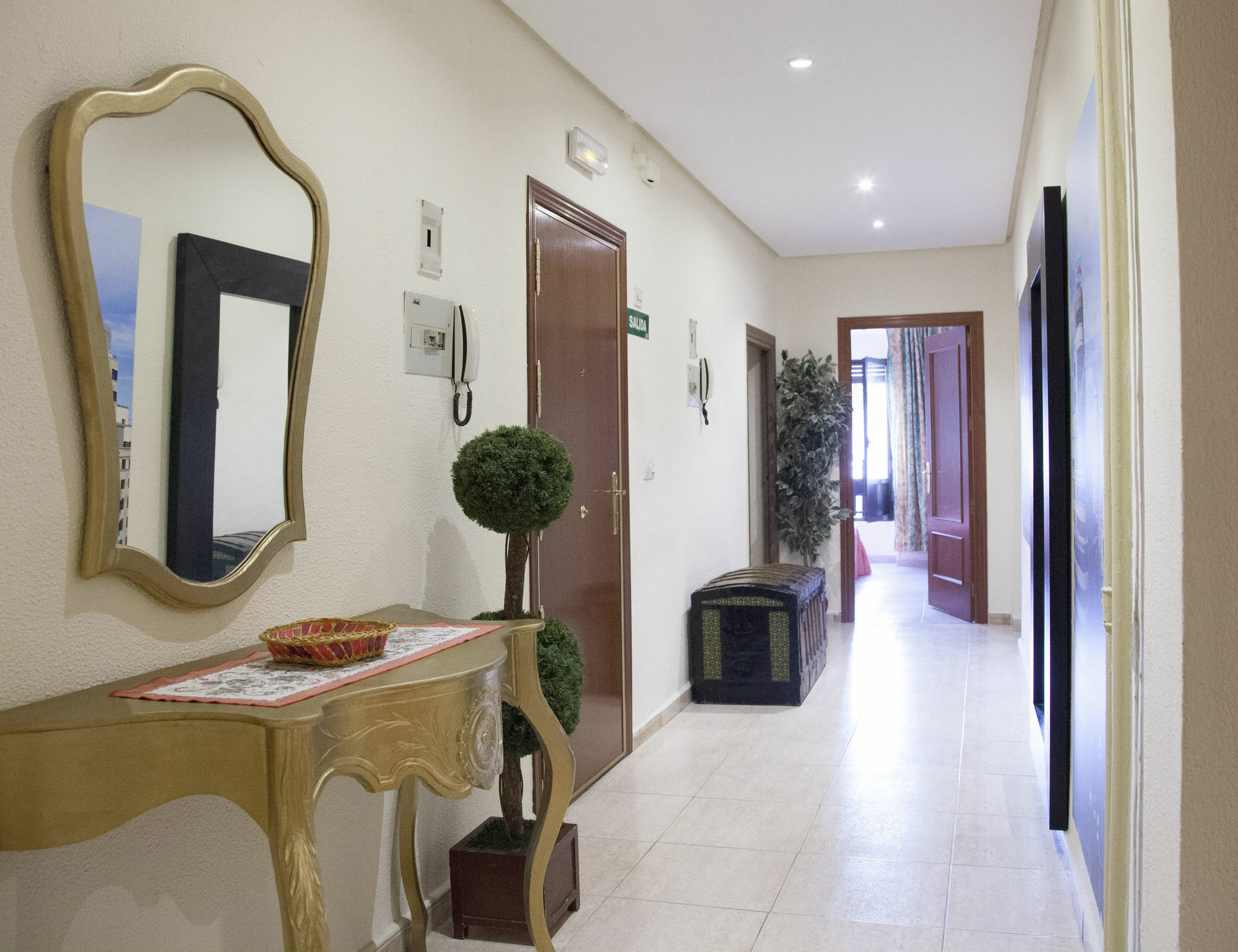 Hostal Arriaza มาดริด ภายนอก รูปภาพ