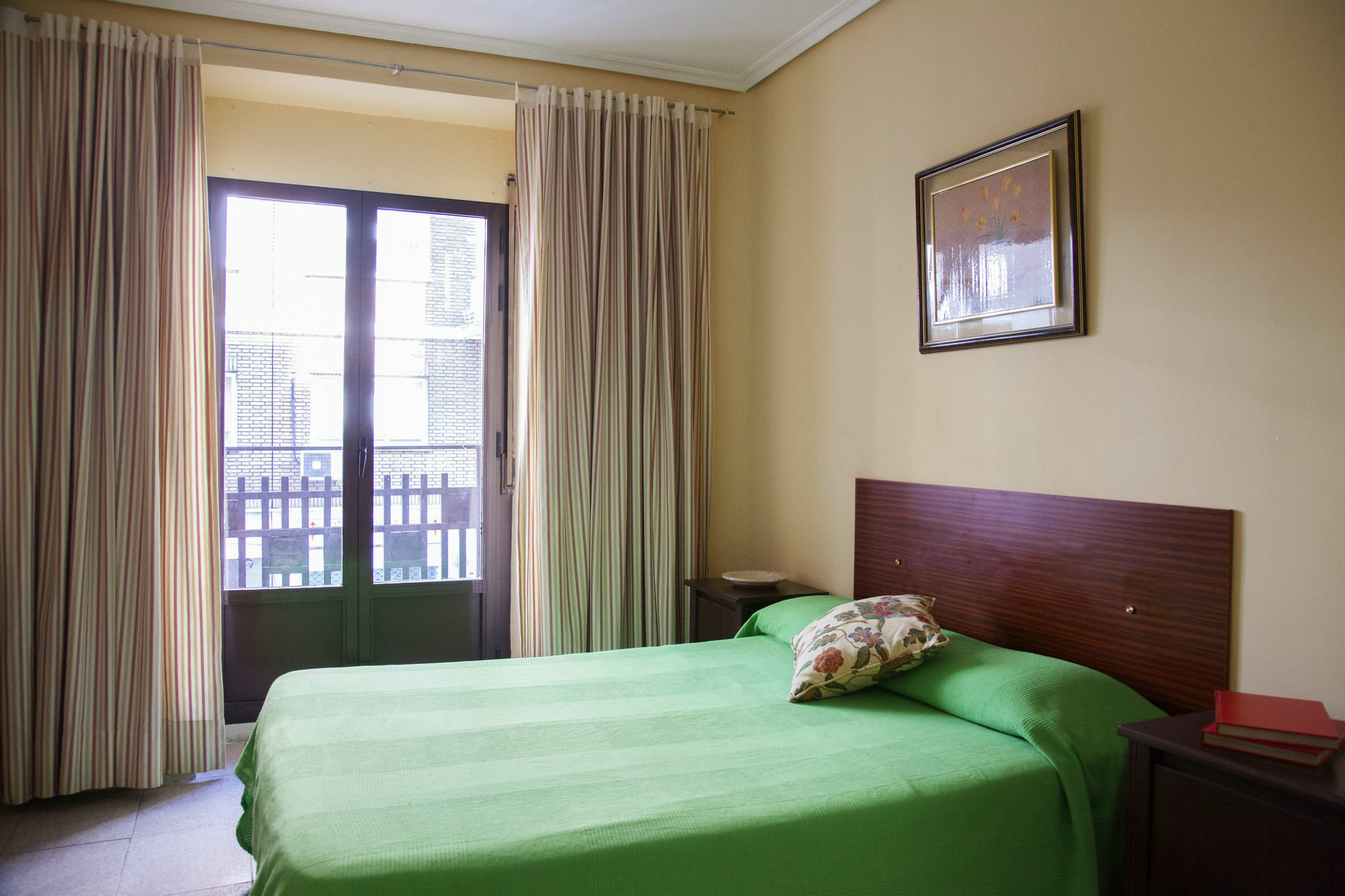 Hostal Arriaza มาดริด ภายนอก รูปภาพ